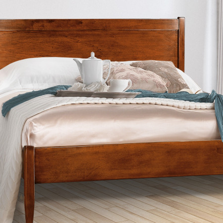 Letto classico in legno con dettaglio testata liscia