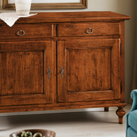 Credenzina classica con due porte e piedi torniti