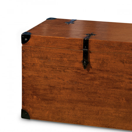 Baule classico in legno con dettagli in metallo 