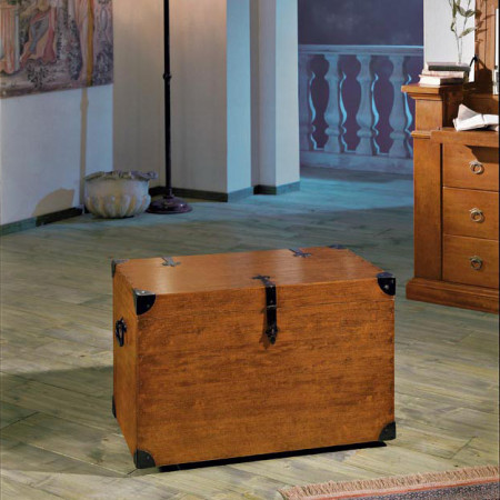 Baule classico in legno con inserti in metallo