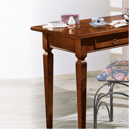 Scrittoio 2 cassetti legno massello dettaglio gambe