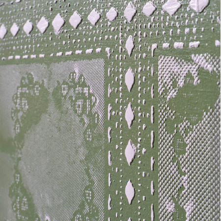 Cassapanca classica con decori in rilievo