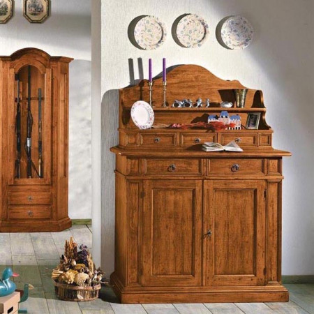 Credenza con piattaia sagomata