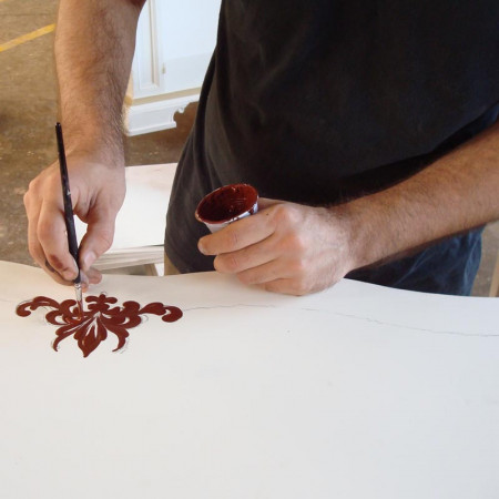Cameretta laccata con decori, dettaglio pittura a mano