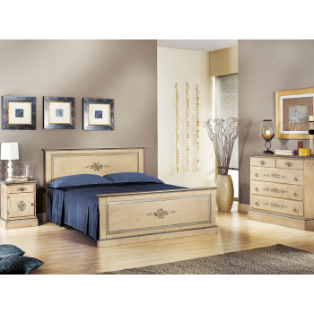 Camera laccata e decorata a mano con letto e comò