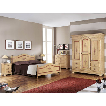 Camera laccata con decori a mano, dettaglio letto e armadio