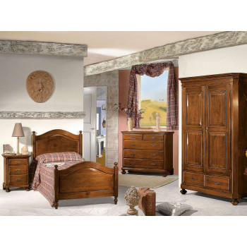 Camera da letto classica in legno con armadio a due ante