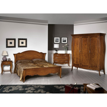 Camera da letto classica in legno massello, dettaglio armadio