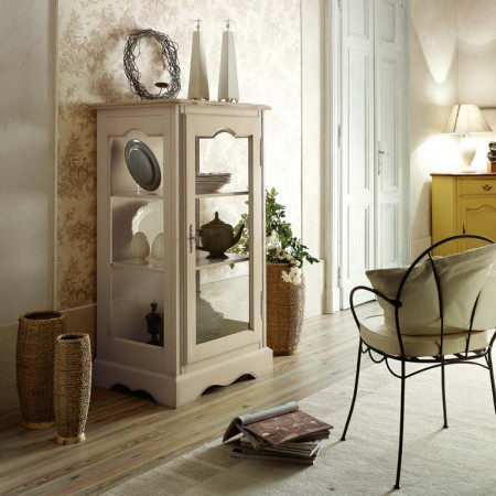 Cristalliera provenzale una anta in legno con decori intagliati