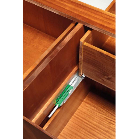 Composizione numero 17 dettaglio cassetto legno