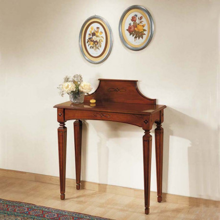 Consolle con alzatina sagomata, dettaglio decorativo