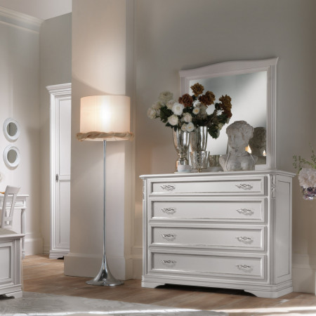 Comò classico in legno con 4 cassetti, profili decorativi