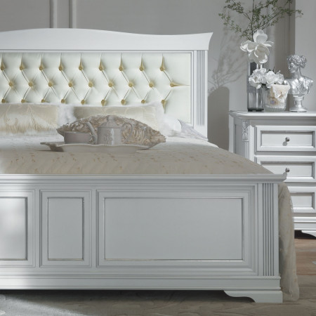Letto king size testata imbottita, lavorazione capitonnè