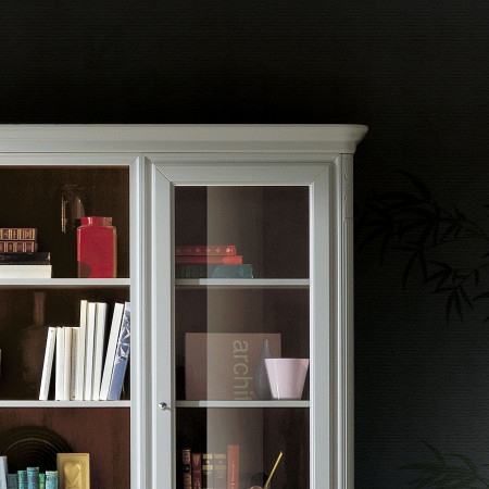 Libreria classica in legno, dettaglio ante vetro