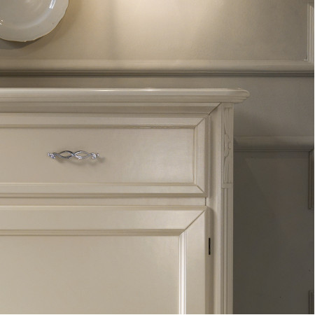 Credenza seicento 2 ante 6 cassetti, dettaglio frontale intagliato