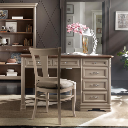 Scrivania seicento 6 cassetti, dettagli decorativi in legno