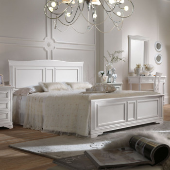 Letto seicento testata sagomata in camera elegante