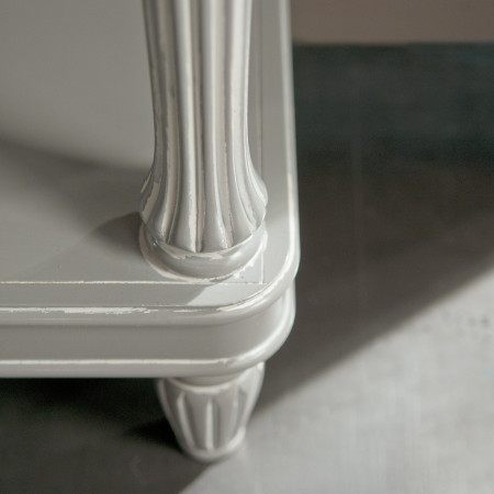 Consolle classica in legno con dettaglio del piede