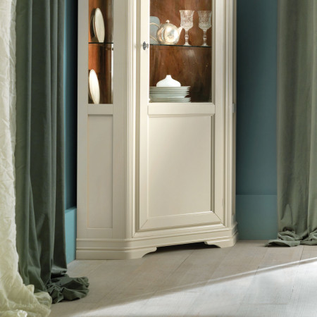 Vetrina angolo seicento una porta con intagli decorativi