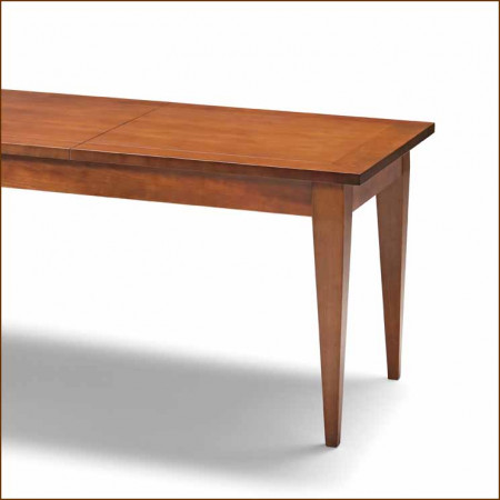 Dettaglio tavolo allungabile gambe a spillo 160x90