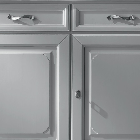 Credenza settecento, dettaglio ante e bugne decorative