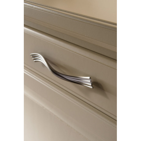 Dettaglio maniglia Credenza settecento