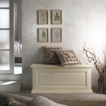 Cassapanca settecento in noce tanganica ambientata