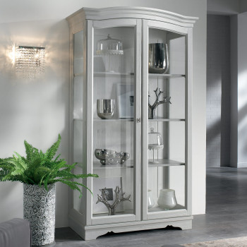 Vetrina con due ante sagomate, dettaglio legno massello