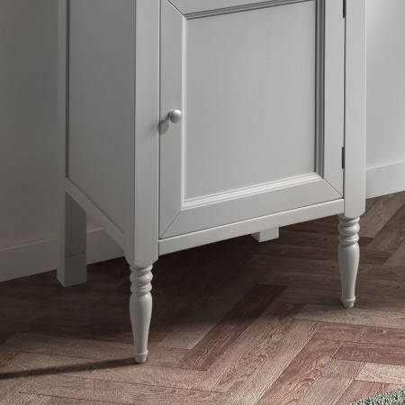 Tagliere country 2 cassetti con ribalta, dettaglio gambe tornite