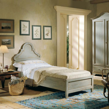 Letto una piazza country con testata sagomata, interno