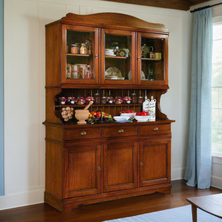 Credenza country con alzata, dettaglio ante in cristallo