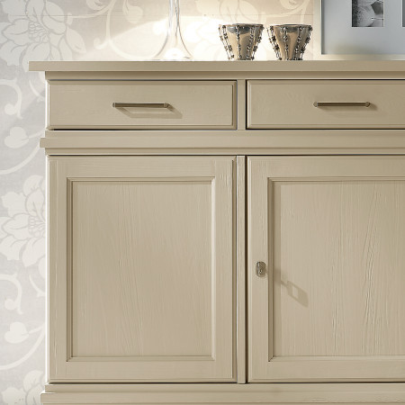 Dettaglio credenza country tre ante tre cassetti, legno massello