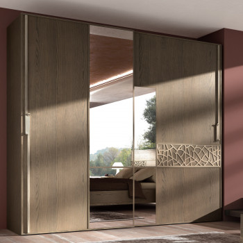 Armadio contemporaneo con specchio e formella traforata
