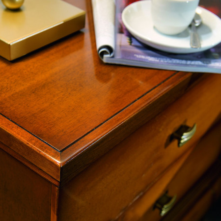 Letto due piazze testata traforata dettaglio legno