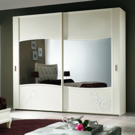 Letto con testata sagomata e traforata, dettaglio del design