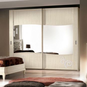 Armadio 2 ante scorrevoli in frassino, specchi centrali e rilievi