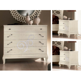 Comò 4 cassetti in frassino con rilievi decorativi