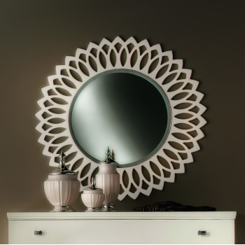 Specchiera traforata rotonda con cornice geometrica