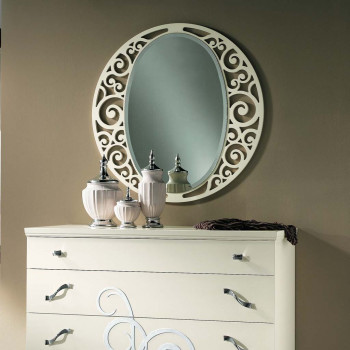 Specchiera traforata a riccioli con specchio molato ovale