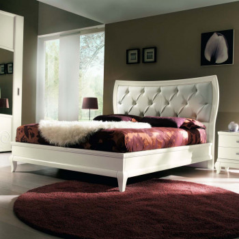 Letto matrimoniale con testata imbottita in legno bianco