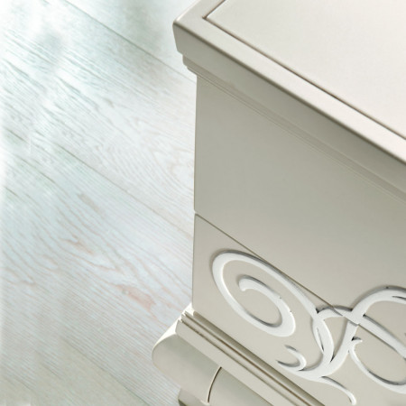 Dettaglio decori rilievo, Armadio ante legno