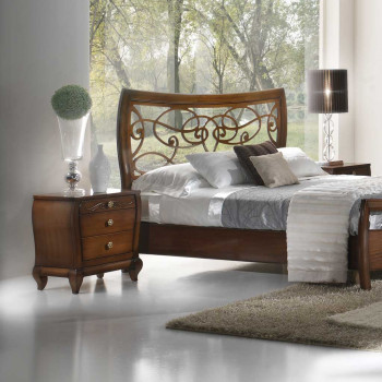 Comodino 3 cassetti con rilievo e fianchi sagomati