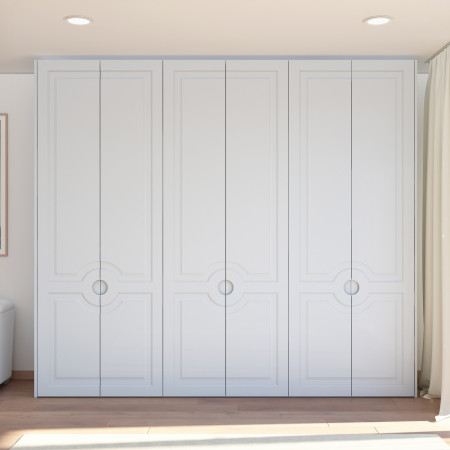 Armadio su misura effetto boiserie con incisioni decorative