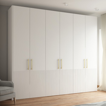 Armadio su misura cannettato, dettaglio ante dorate