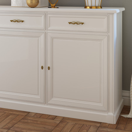 Credenza classica in legno su misura con dettagli eleganti