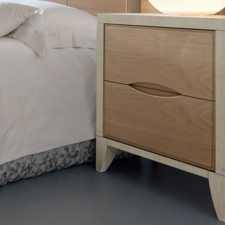 Cantiero New Age comodino con frontali noce massello