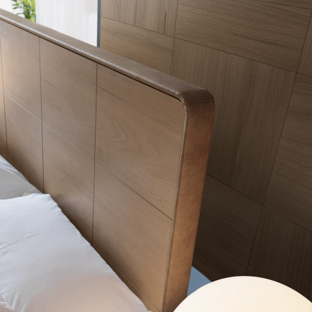 Cantiero New Age letto con testata legno quadrotti noce