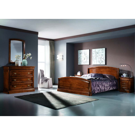 Dettaglio comodino camera da letto classica con armadio