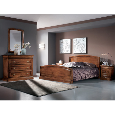 Dettaglio comodino camera da letto classica con armadio