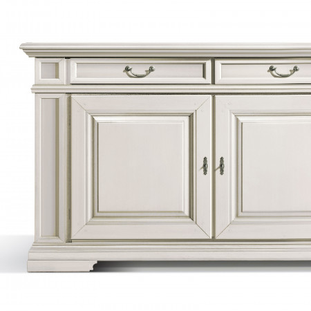 Credenza in legno a tre ante, dettaglio ante bugnate